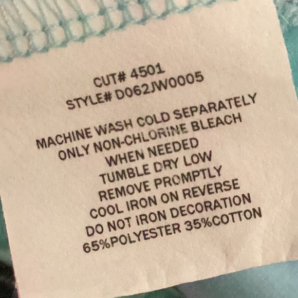 NEW Disney Little Mermaid Kiss the Girl sweatshirt Size Medium Ariel and Eric - Picture 6 of 6